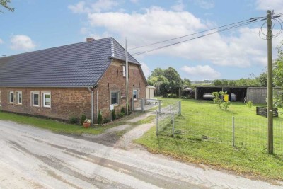 RESERVIERT ! - Ideal für Tierhalter/Selbstversorger: Ruhige und platzreiche DHH unweit der Ostsee