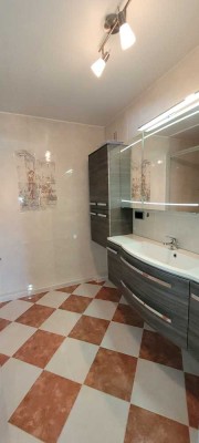PRIVATVERKAUF! 4,5 Zi.-Wohnung mit großem Süd-Balkon und EBK in Ebersbach Fils
