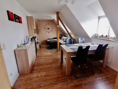 Helle Dachgeschoss Wohnung in Schierling