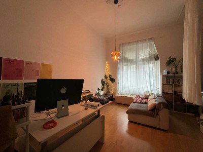 Helle, vollständig möblierte Altbau-Wohnung zur Zwischenmiete in Düsseldorf-Grafenberg