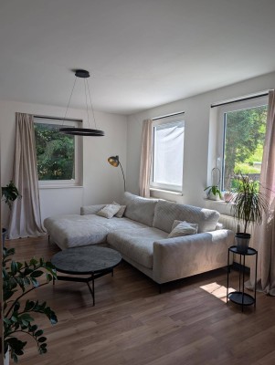 Helle 5-Zimmer Wohnung mit Panorama-Waldblick, warm