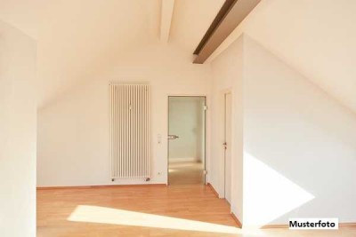 3-Zimmer-Wohnung und Garage