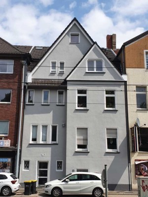 Altbauwohnung mit großer Wohnküche/Balkon am Bahnhof-Süd