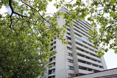 Hannover Vahrenheider Markt: Barrierearme große Wohnung  mit Westloggia und Garage