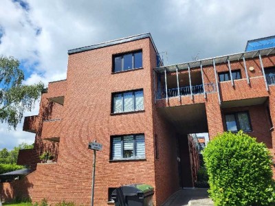 Großzügige 6-Zimmer-Maisonette mit Balkon, großer Terrasse  und  Tiefgaragenstellpl