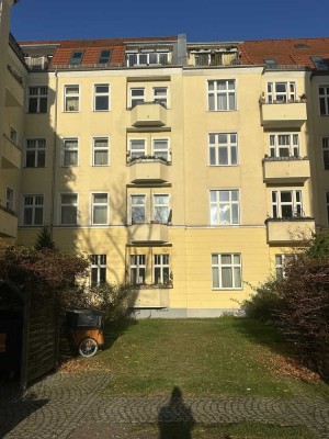 Charmante modernisierte 2-Zimmer-Wohnung mit Balkon im Jugendstilaltbau