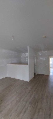 Schöne, neu sanierte 4-Zimmer Wohnung zur sofortigen Anmietung!