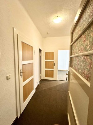 Vollständig renovierte Wohnung mit zwei Zimmern und Einbauküche in Erfurt