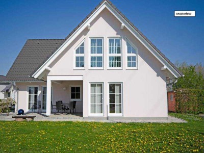 Provisionsfrei Einfamilienhaus mit Terrasse und Garage -