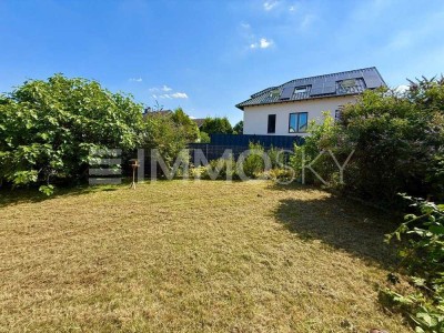 ** Zweifamilienhaus mit traumhaften Garten **
