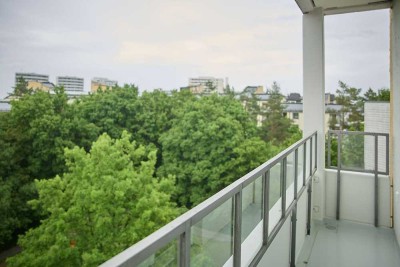 Stilvolle 3-Zimmer-Wohnung mit 2 Balkonen und Parkblick in München-Hadern