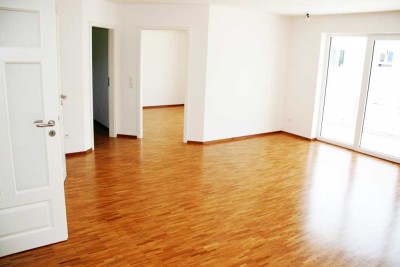 Ihr neues Zuhause: Lichtdurchflutete 3-Zimmer-Wohnung mit Traumbalkon, TG-Platz und Top-Ausstattung