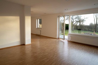 Wunderschöne 3 Zimmer Wohnung mit eigenen Gartenanteil