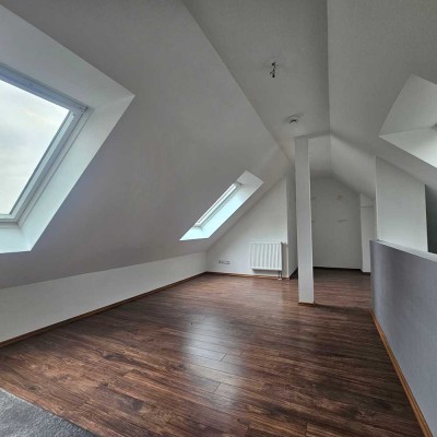 Großzügige 3 Zimmer Maisonette-Wohnung mit Dachterrasse in gepflegter Wohnanlage