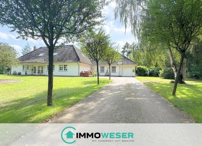 Repräsentative Villa mit Einlieger-Gästehaus auf großem Grundstück am Waldrand
