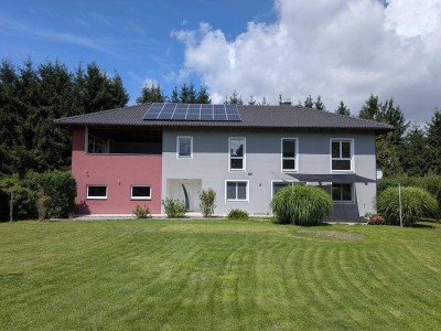 Großes, modernes Haus mit Doppelgarage, Dachterrasse, PV und niedrigen BK zu vermieten