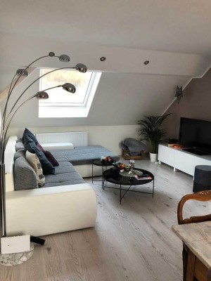 Unmöblierte DG-Wohnung freut sich auf nette und ruhige Mieter ca. 60 m² Wfl. mit Gemeinschaftsgarten