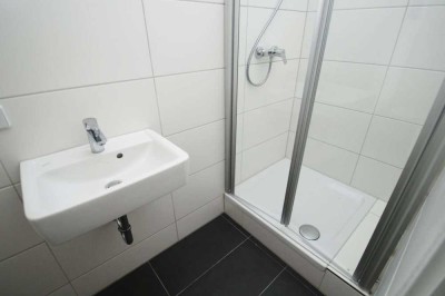 2-Zimmer-Wohnung mit BALKON, Laminat, Küche, Dusche