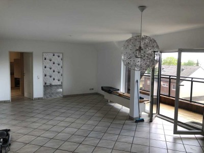 Schöne 4-Zimmer DG-Wohnung inkl. Garage in guter Lage mit Blick über die Dächer von Euskirchen