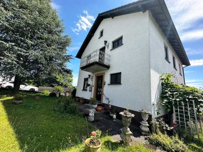 Gepflegtes Ein-/Zweifamilienhaus mit viel Charme