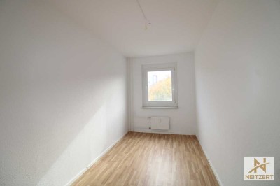 Helle 3-Zimmer-Wohnung in Leipzig / Lausen-Grünau, zentrale Lage, Hausmeisterservice u.v.m.