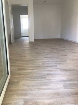 Sanierte und renovierte  helle 2 -Zimmer Wohnung im 1. Stock mit Aufzug