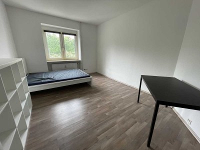 Helles Apartment mit Einbauküche und Möbeln - 1,5 Zimmer im 1. OG
