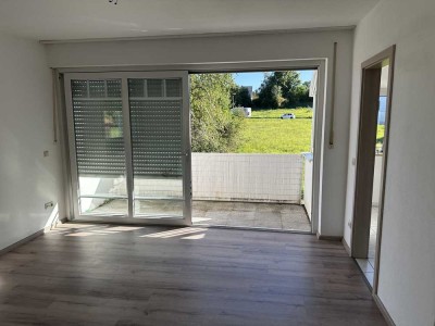 Sanierte 2-Raum-Wohnung mit Balkon und Einbauküche in Gessertshausen