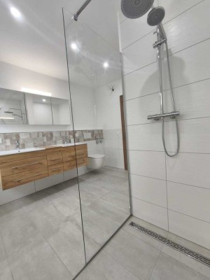 Erstbezug! Helle 3 Zimmer Wohnung mit Balkon und Stellplatz in ruhiger, aber zentraler Lage.