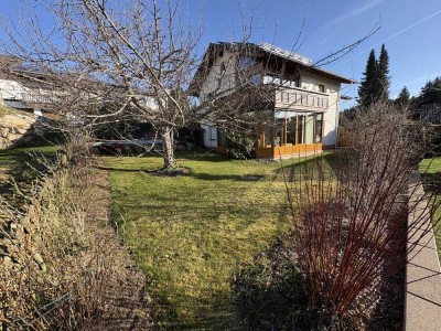 Modernisiertes Einfamilienwohnhaus ruhig gelegen mit Kachelofen und EBK.