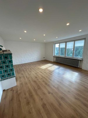 Erstbezug renovierte OG-Wohnung mit Balkon in Top-Lage