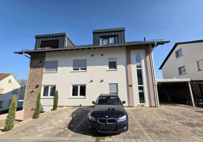 IK |Hauptstuhl:  Neu renovierte 3-ZKB mit wunderschönem Ausblick!