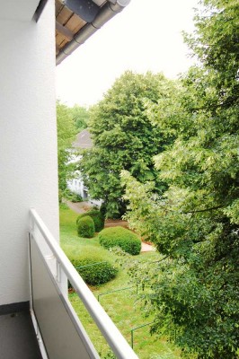 Helle, geräumige 3,5-Zimmer-Wohnung mit geh. Innenausstattung mit Balkon und EBK
