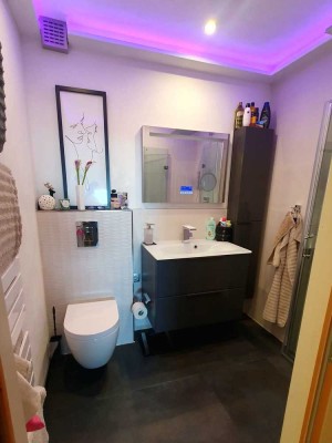 3Z Wohnung Einbauküche, Fussbodenheizung neues Bad, gehobener Ausstattung, Traumblick, Wintergarten