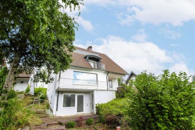 Sofort wohlfühlen: Lichtdurchflutetes 6-Zi.-Architektenhaus in idyllischer Lage in Sankt Georgen