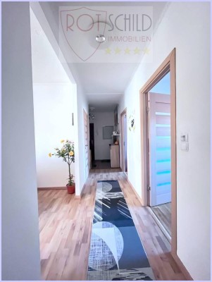Wunderschön sanierte Wohnung mit 2 Schlafzimmer, großer Wohnraum, Küche, Loggia, Keller, Parkplatz.