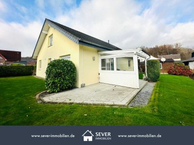 Stilvolles Einfamilienhaus mit Gartenidylle,  Carport und großzügigem Dachboden