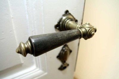 4-Zimmer-Altbauwohnung mit Balkon