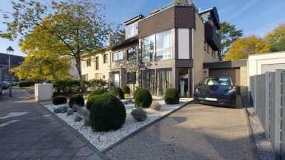 Oberkassel - Exklusive Maisonettewohnung mit Garten auf 232 m² Wohnfläche