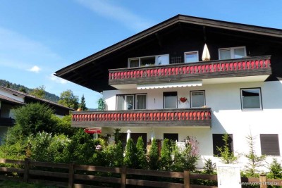 Wohnen im Tal Immobilien 2 Zimmer DG Wohnung in bester Lage von Rottach-Egern mit Südbalkon und TG-S