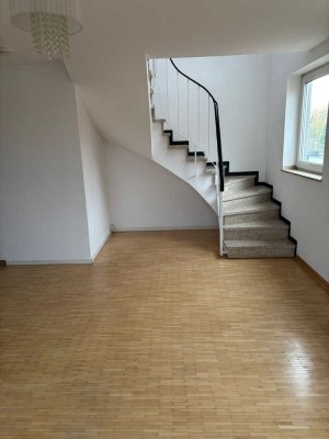 Ruhige Maisonette-Wohnung mit neuer Küche