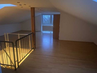 Erstbezug nach Sanierung mit EBK: Stilvolle 3,5-Zimmer-Penthouse-Wohnung in Karlsruhe