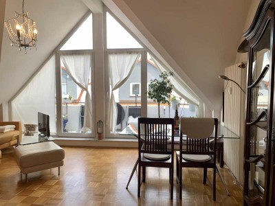 Schöner, heller 2 Zimmer - DG - Wohntraum, direkt in der City von Oberursel mit kl. Balkon, ruhig !