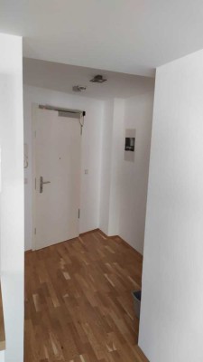 prov.-frei: 1-Zi.-Appartement m. U-Bahnanschluß in Top-Lage