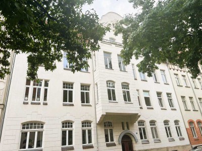 Altbau-Charme trifft Komfort: Großzügige 3-Zimmer-Wohnung mit Balkon & Tageslichtbad!