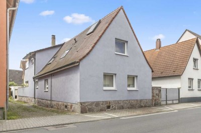 Gemütliches 1-2 Familienhaus mit kleinem Garten, Dachterrasse und vielseitigem Charme