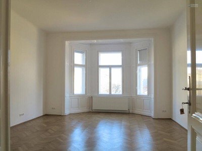 SCHÖNE ALTBAU-WOHNUNG IM SERVITENVIERTEL