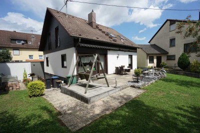 Gepflegtes, freistehendes Einfamilienhaus mit großer Terrasse, Garten, Garage und Pkw-Stellplatz