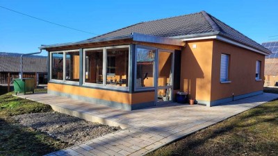 Verkauf: 3-Zimmer + Wintergarten, Bj. 2021, Carport, Gerätehaus