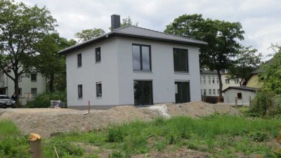 Attraktive Stadtvilla – 4 Zimmer – ein 5. ist optional – Grdst. Radewell ist auch schon dabei …